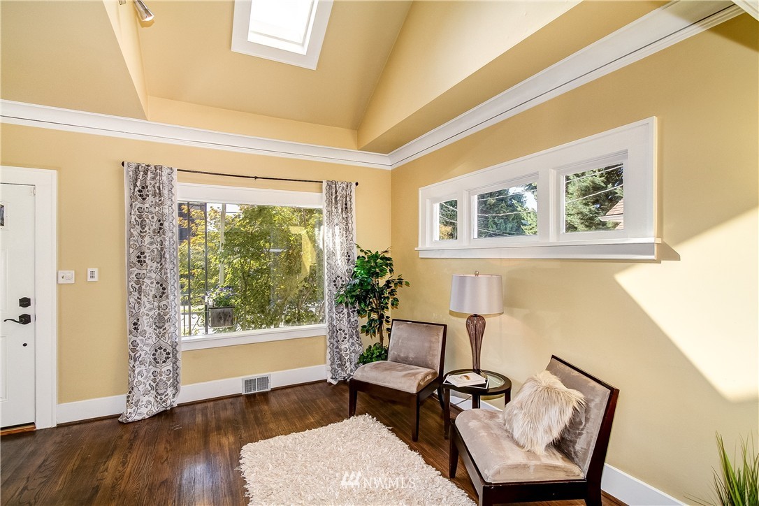 542 North 80th Street Seattle, WA 98103 - Photo 4 of 18 Gallery Image 4