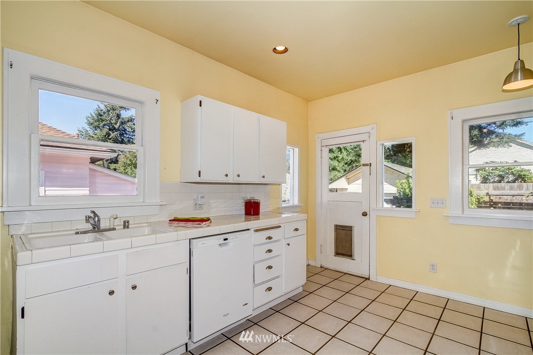 542 North 80th Street Seattle, WA 98103 - Photo 6 of 18 Gallery Image 6