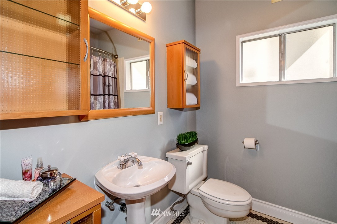 542 North 80th Street Seattle, WA 98103 - Photo 9 of 18 Gallery Image 9