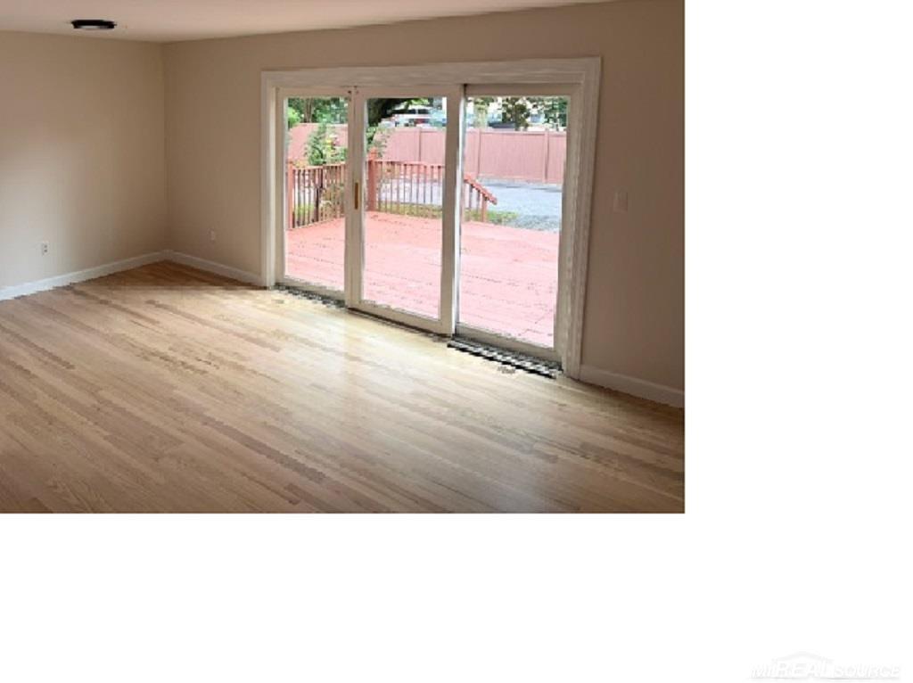 3551 Crooks Road Royal Oak, MI 48073 - Photo 6 of 8 50220934-0dc8f0d4-bfc3-4b64-ac32-ce088ce20dd0.JPG