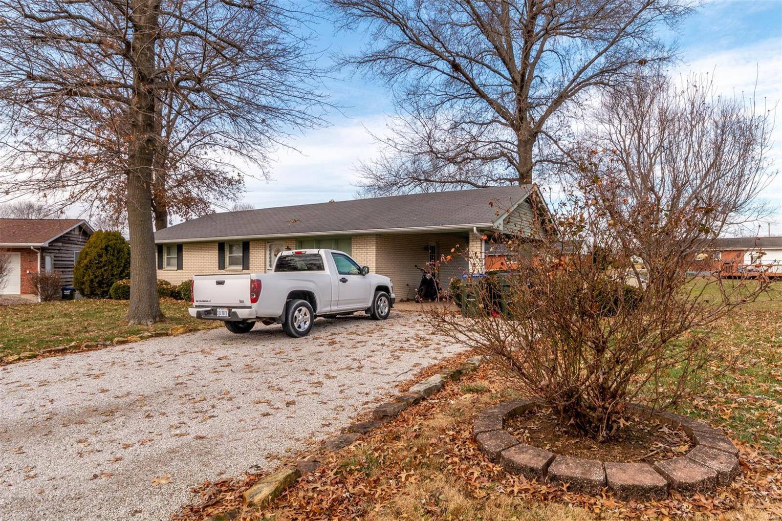 705 Sunset Lane Waterloo, IL 62298 - Photo 2 of 27 Gallery Image 2