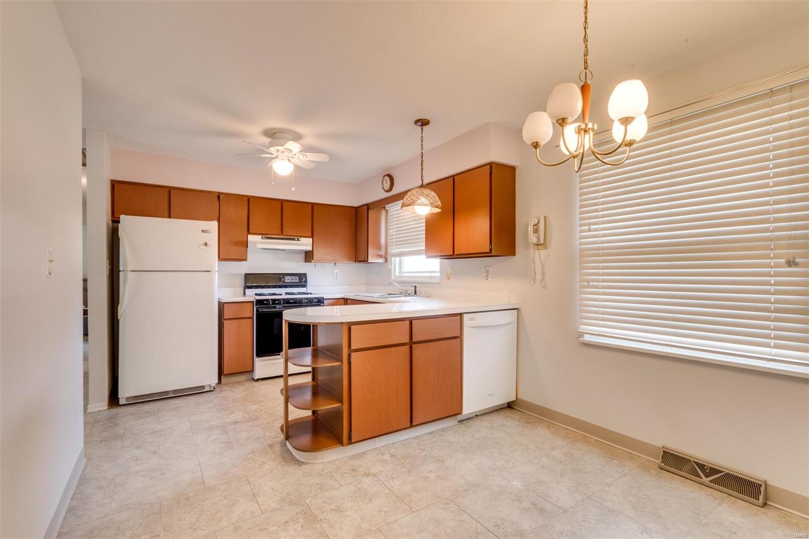 705 Sunset Lane Waterloo, IL 62298 - Photo 4 of 27 Gallery Image 4