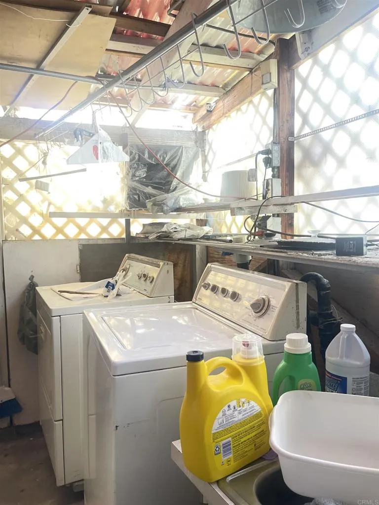 18186 Dr Rowland Heights Rowland Heights, CA 91748 - Photo 6 of 7 a utility room with dryer and washer