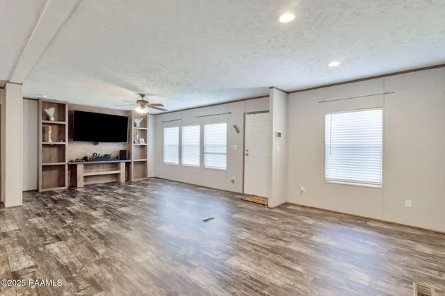 $185,000 | 151 Bobby Gene Drive, Scott, LA 70583