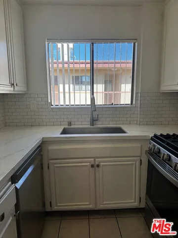 $2,600 | 221 North New Hampshire Avenue, Unit 3B, Los Angeles, CA 90004