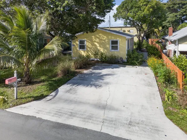 $359,900 | 117 Northeast 8th Street, Pompano Beach, FL 33060