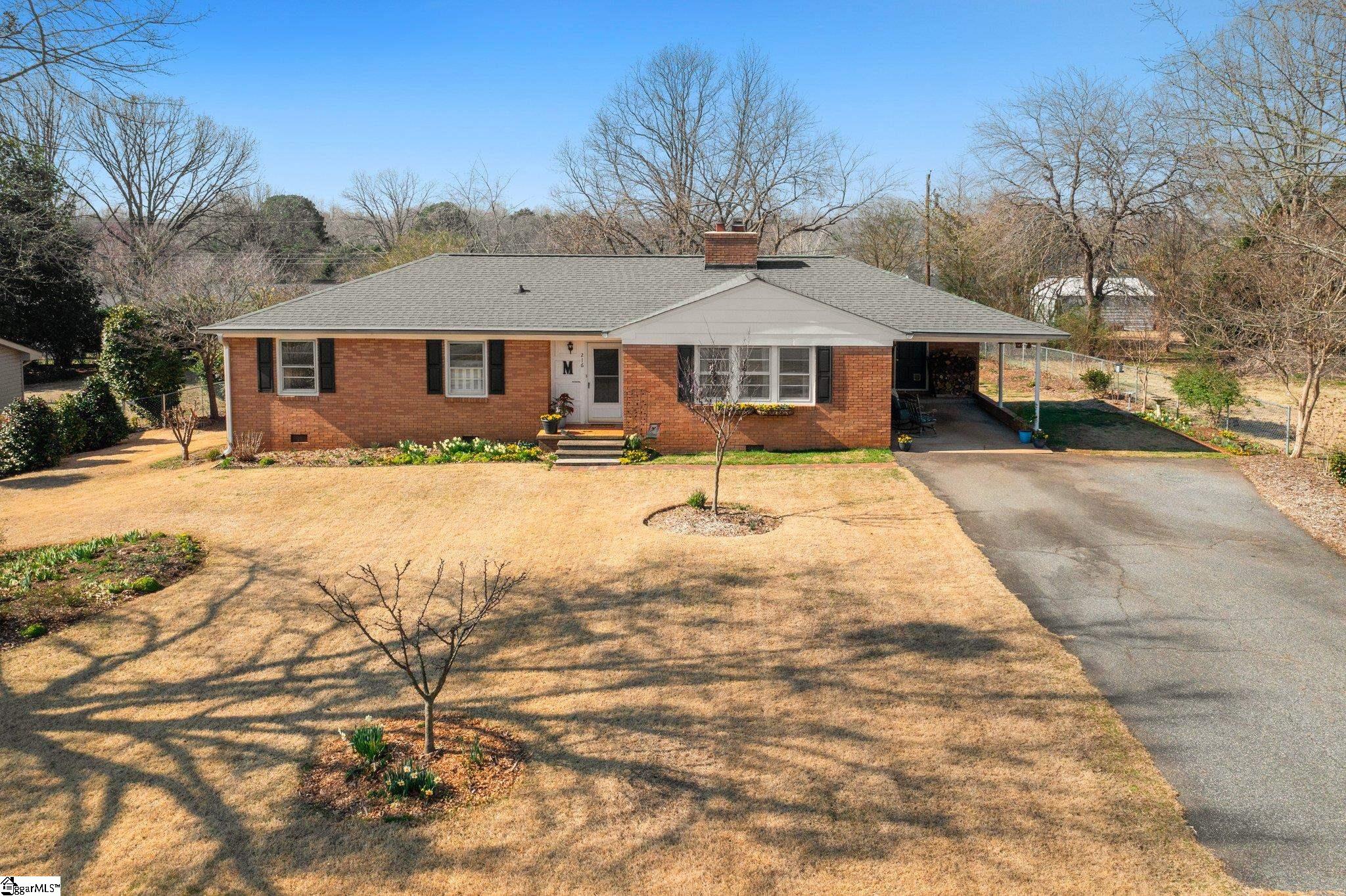 216 Highland Road Duncan, SC 29334 - Photo 2 of 23 Gallery Image 2