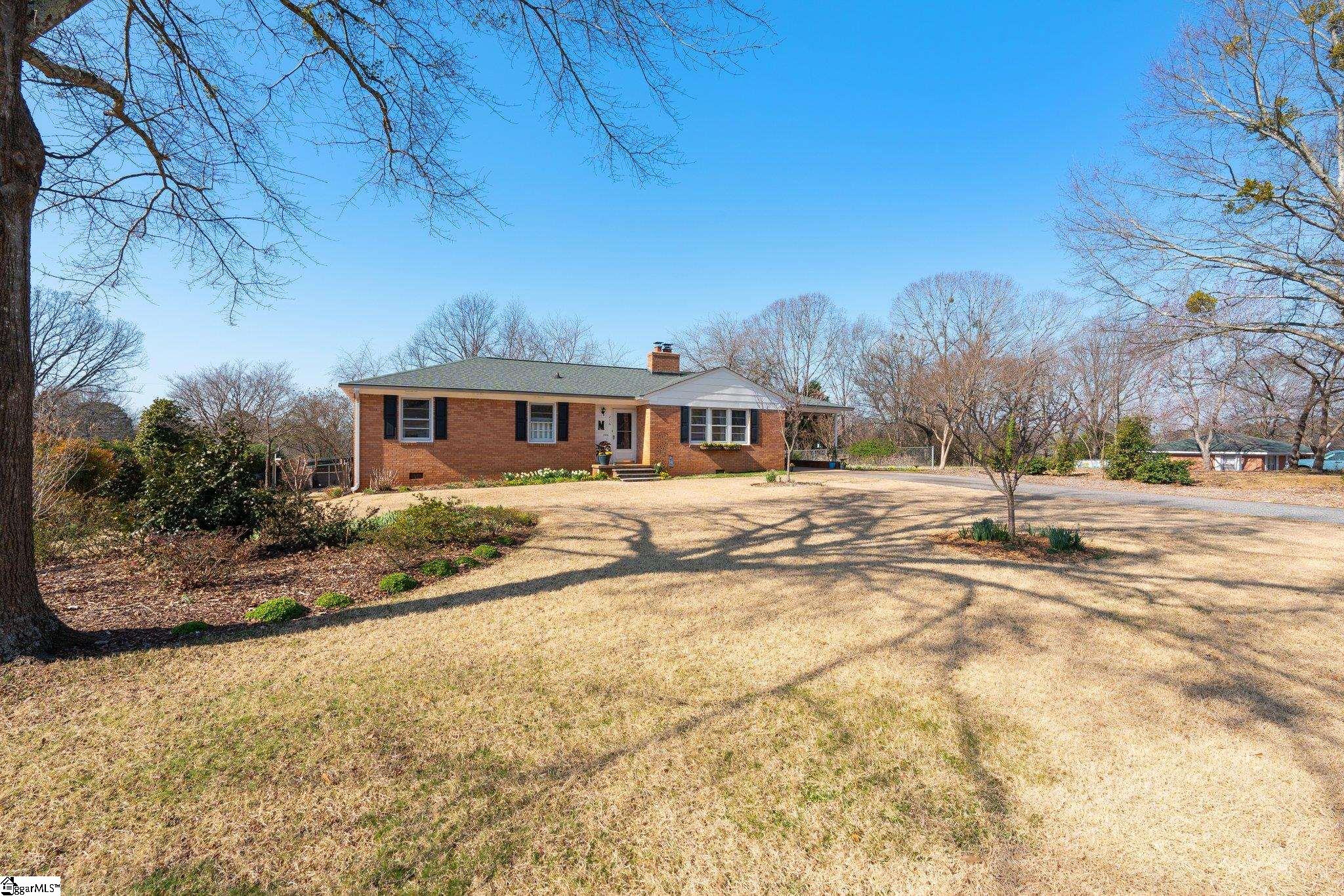 216 Highland Road Duncan, SC 29334 - Photo 3 of 23 Gallery Image 3