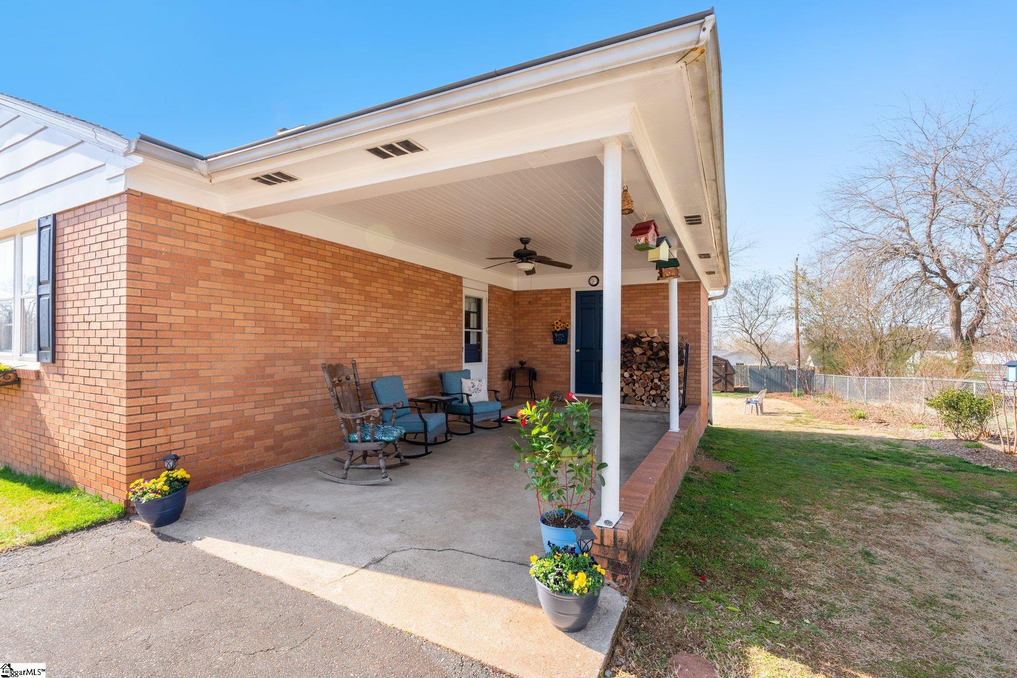 216 Highland Road Duncan, SC 29334 - Photo 4 of 23 Gallery Image 4