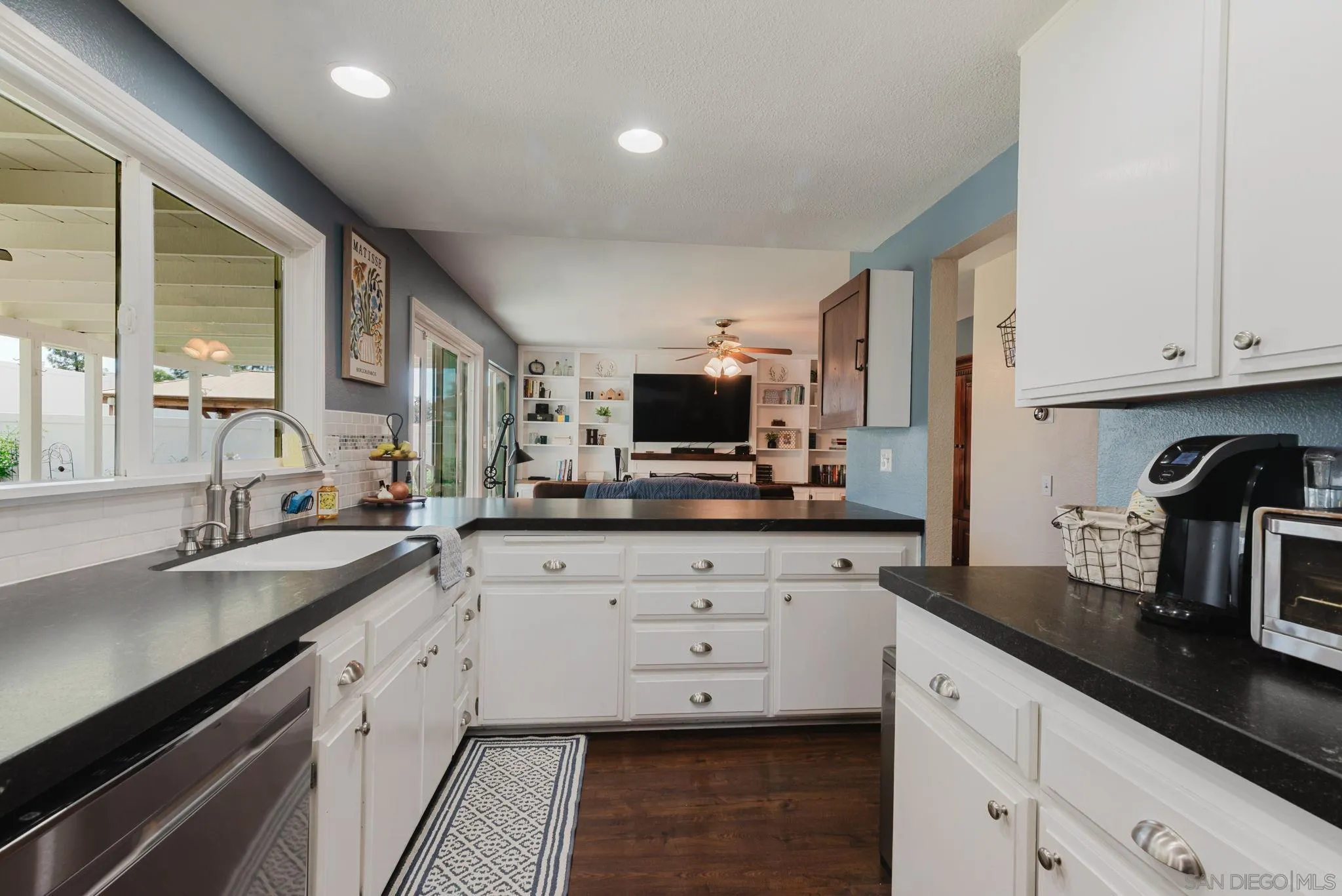 9629 Derald Road Santee, CA 92071 - Photo 6 of 15 Gallery Image 6