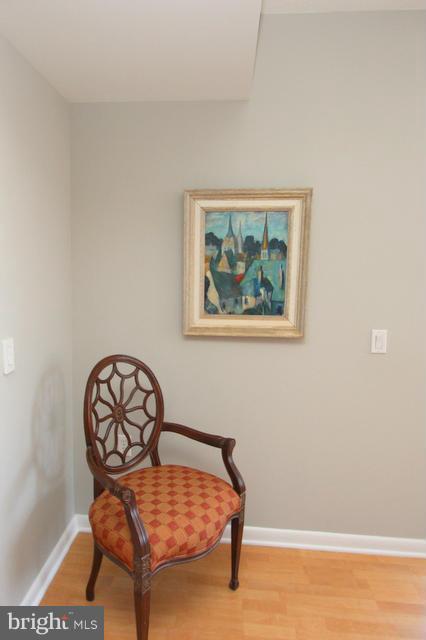 851 North Glebe Road, Unit 1311 Arlington, VA 22203 - Photo 5 of 30 a bedroom with a bed and a painting on the wall