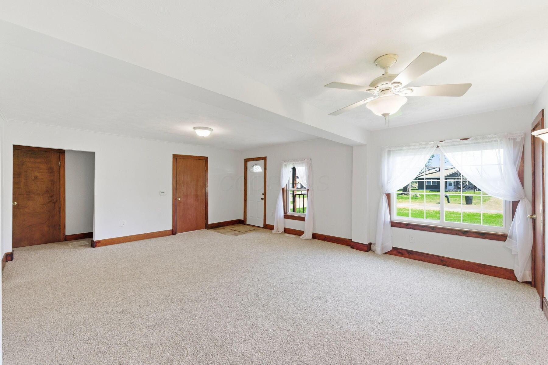 2113 Smeltzer Road Marion, OH 43302 - Photo 11 of 29 Living room