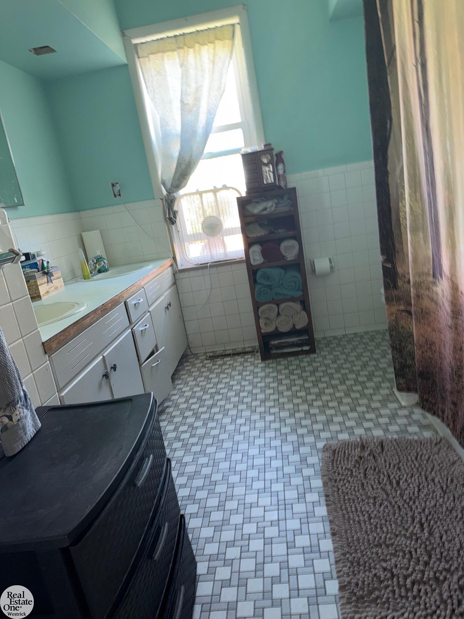 7742 River Road Marine City, MI 48039 - Photo 6 of 25 Bathroom