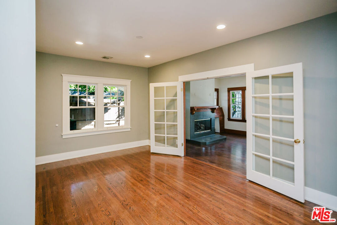 13239 Addison Street Sherman Oaks, CA 91423 - Photo 12 of 29