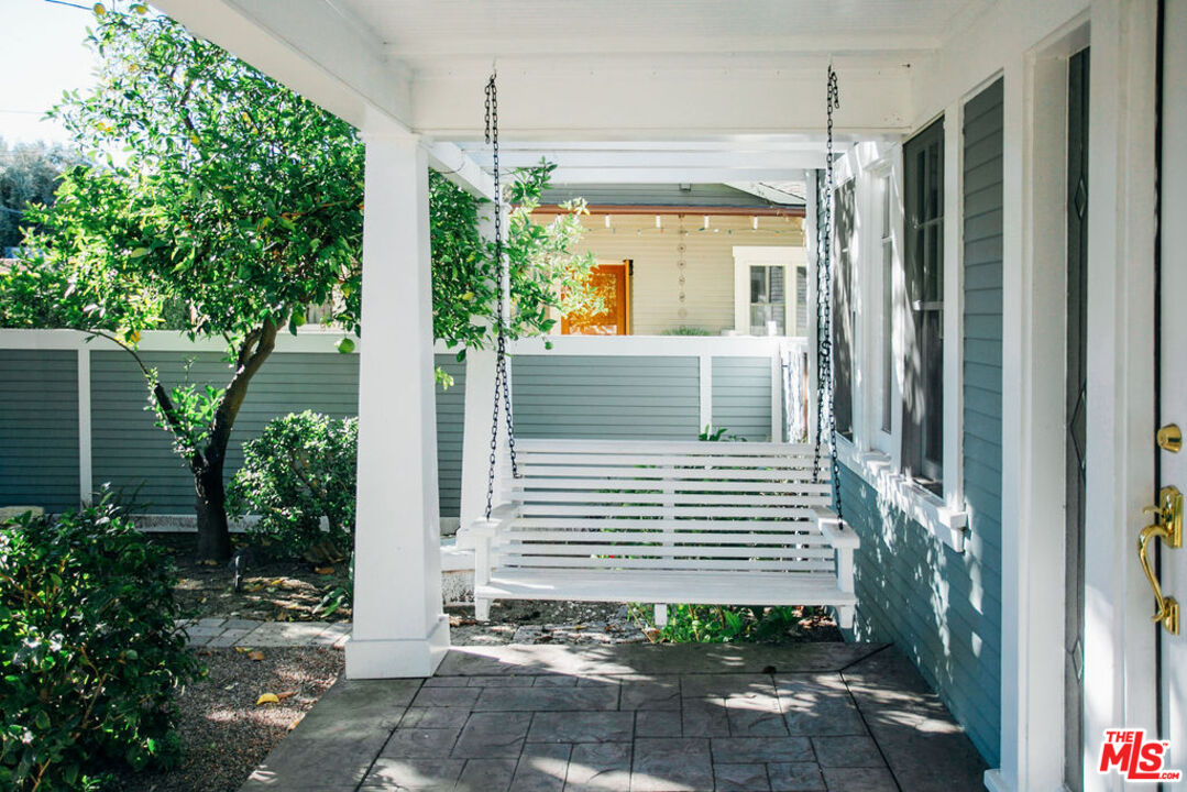 13239 Addison Street Sherman Oaks, CA 91423 - Photo 4 of 29