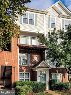 $2,600 | 12755 Fair Crest Court, Unit 301, Fairfax, VA 22033