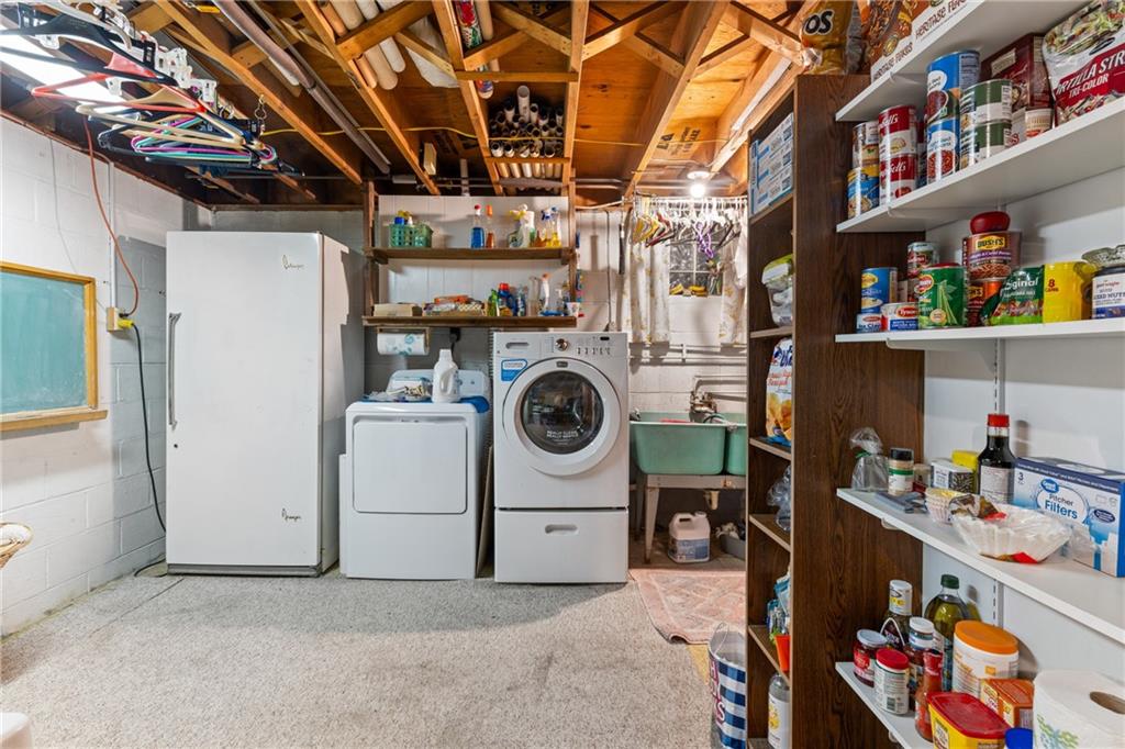412 Holyoke Road Butler, PA 16001 - Photo 19 of 29 a utility room with dryer and washer