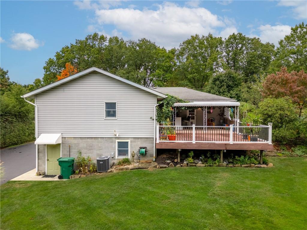412 Holyoke Road Butler, PA 16001 - Photo 20 of 29 a front view of a house with a garden