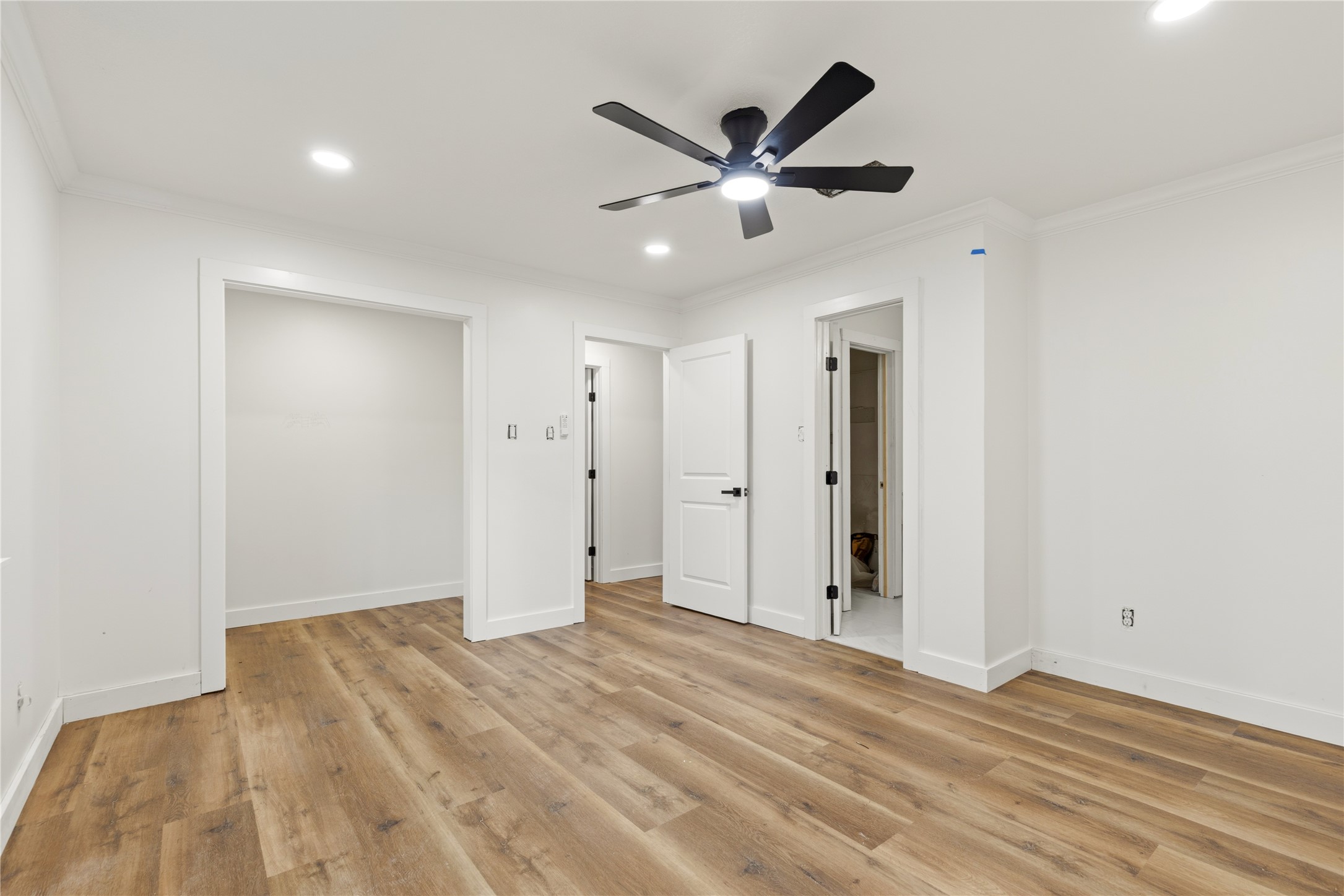 74 Robinson Road Huntsville, TX 77320 - Photo 24 of 33 a view of a livingroom with a ceiling fan