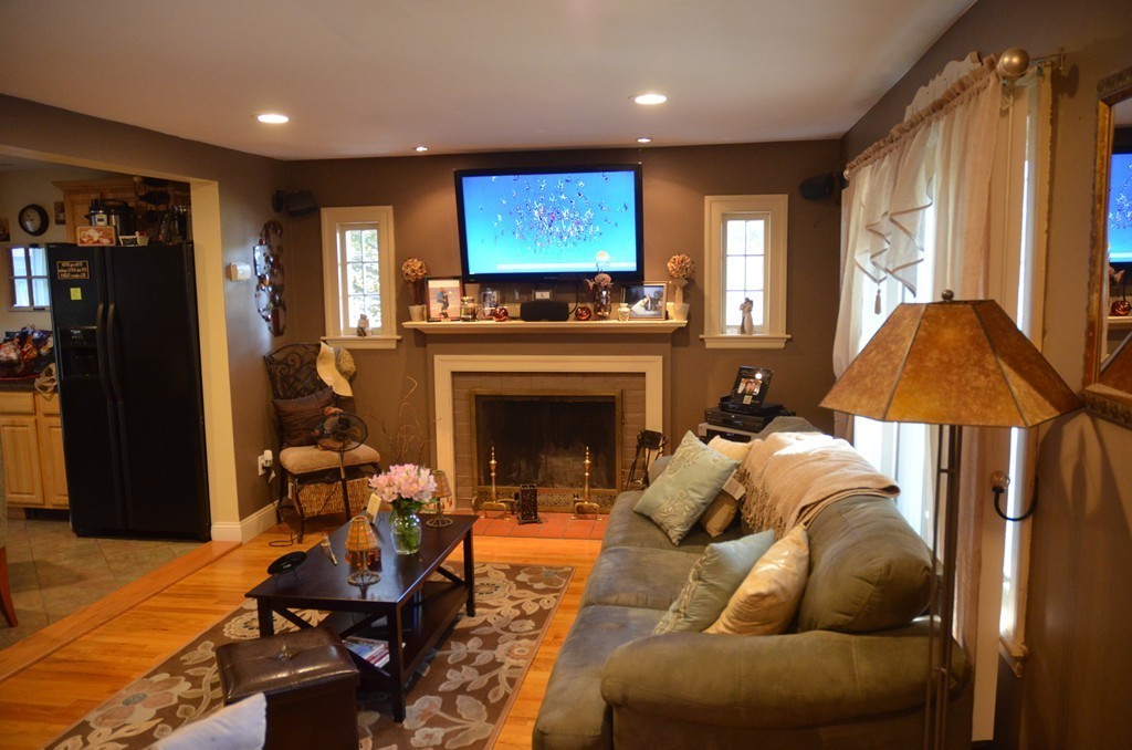 23 Curtis Road Saugus, MA 01906 - Photo 5 of 19 Gallery Image 5