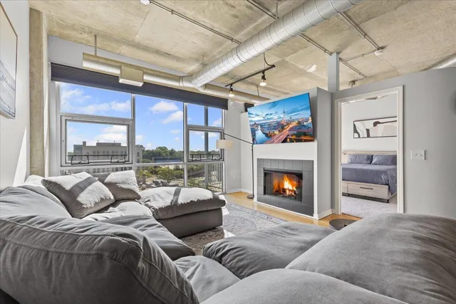 $399,000 | 100 West 5th Street, Unit 611, Royal Oak, MI 48067