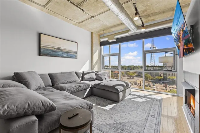 $399,000 | 100 West 5th Street, Unit 611, Royal Oak, MI 48067