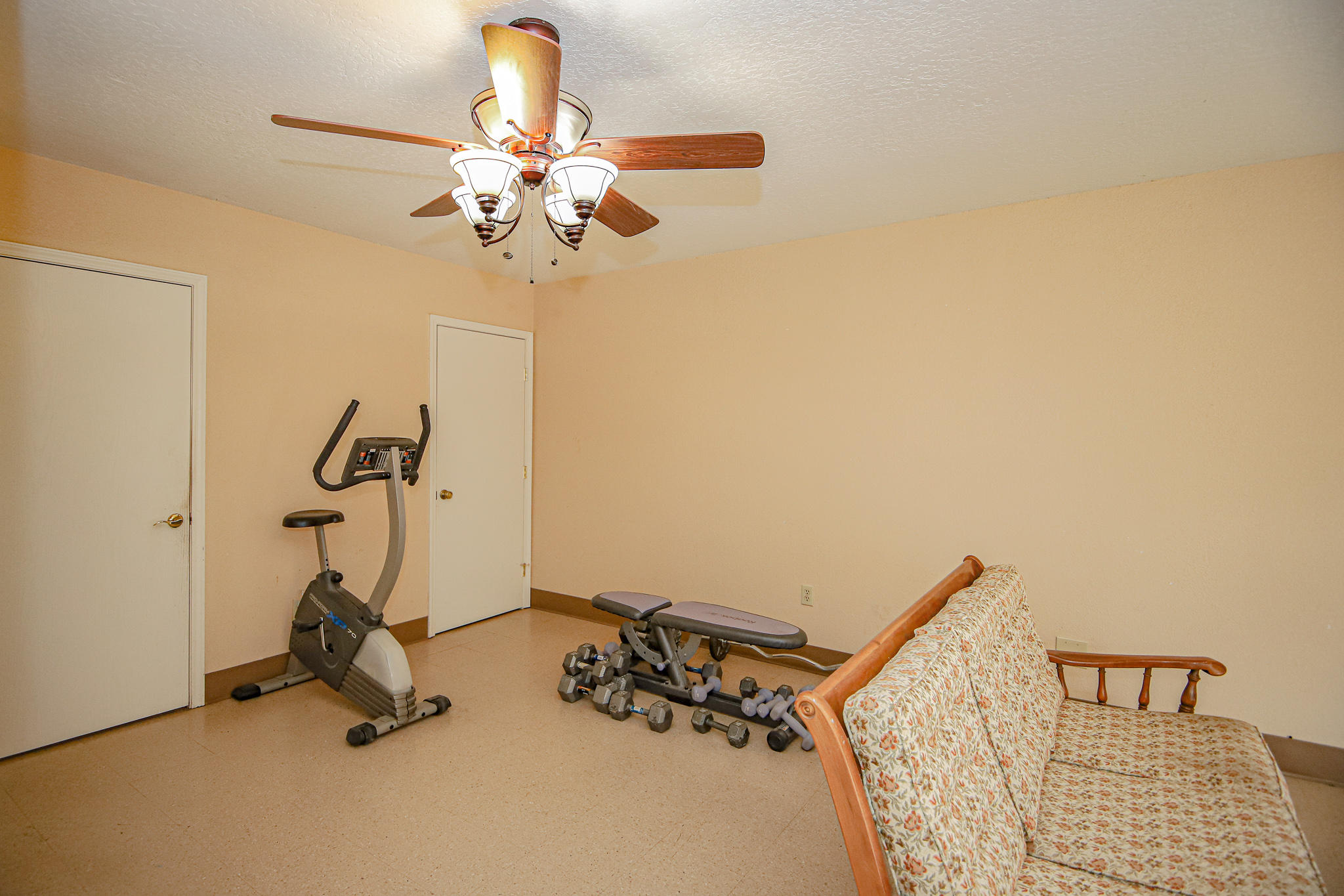 6577 Blackwell Road Central Point, OR 97502 - Photo 20 of 27 a view of a room with gym equipment