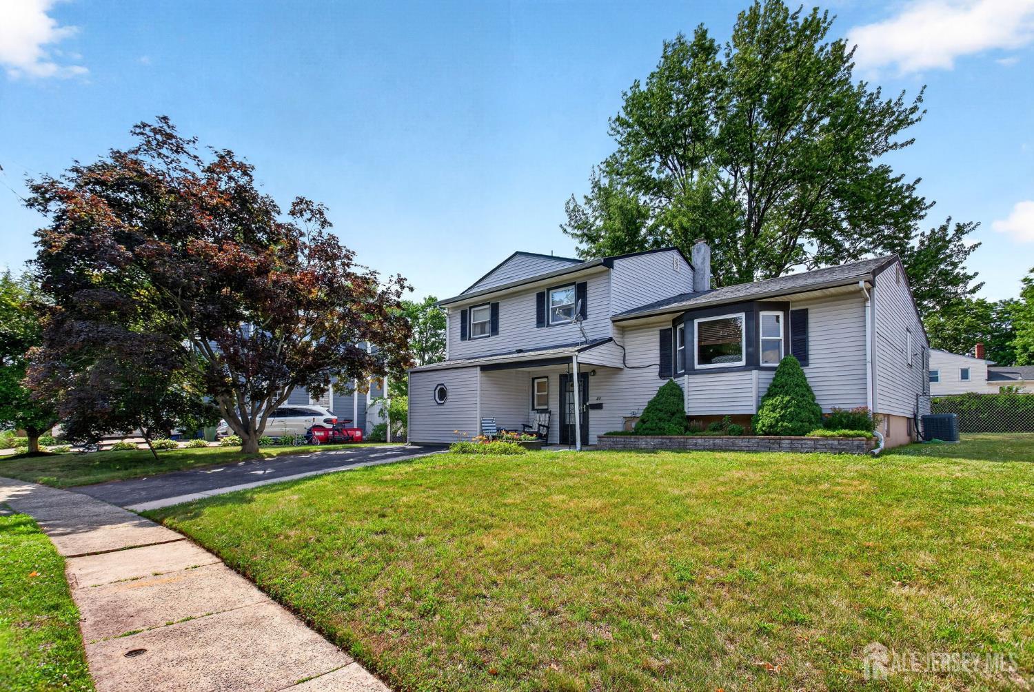 21 Sulliman Road Edison, NJ 08817 - Photo 3 of 26