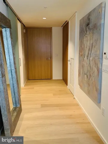 a view of entryway with shower