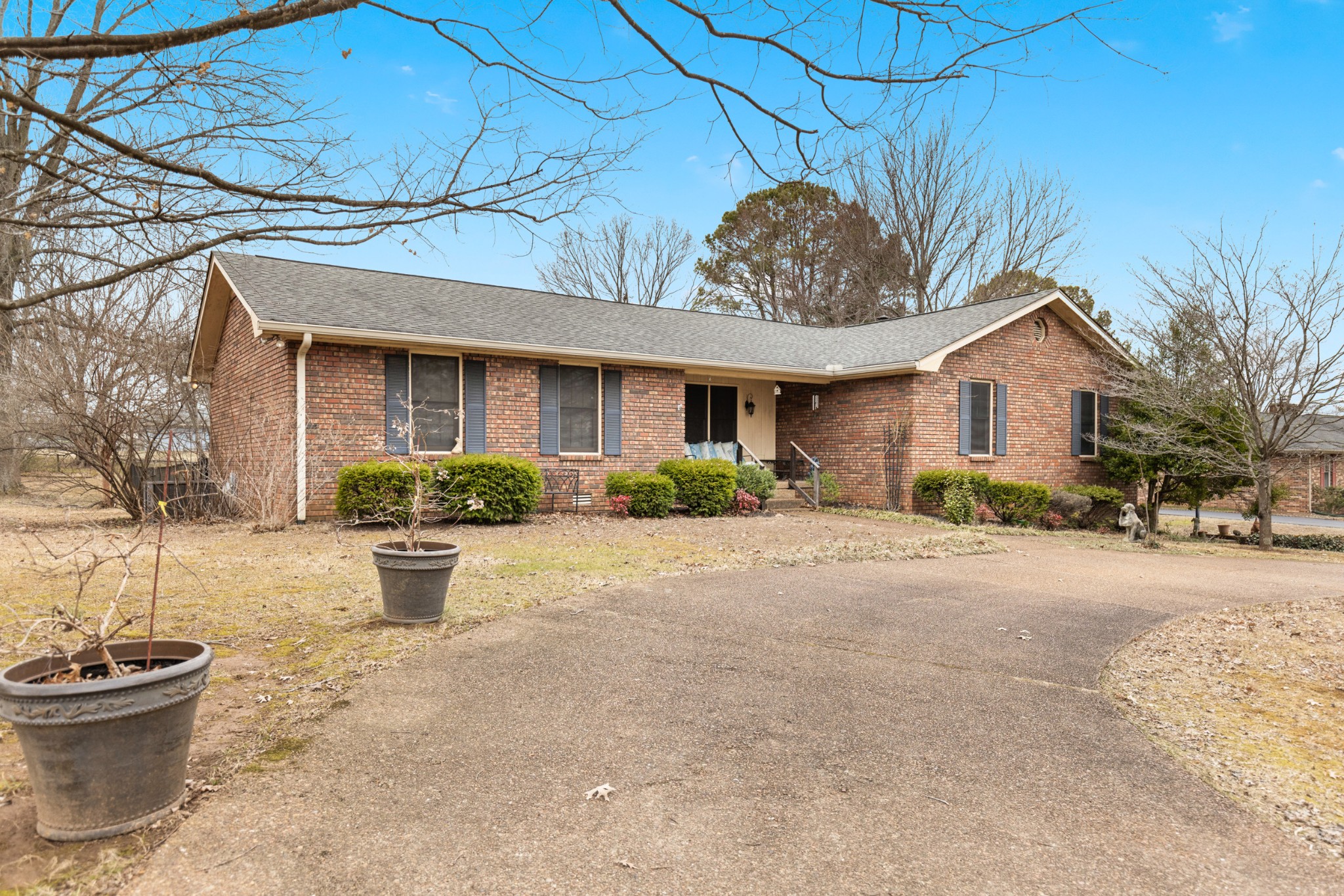 305 Mosley Drive Springfield, TN 37172 - Photo 2 of 38
