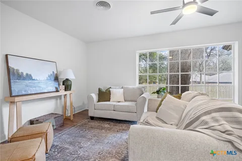 $430,000 | 615 West Royal Avenue, Temple, TX 76501