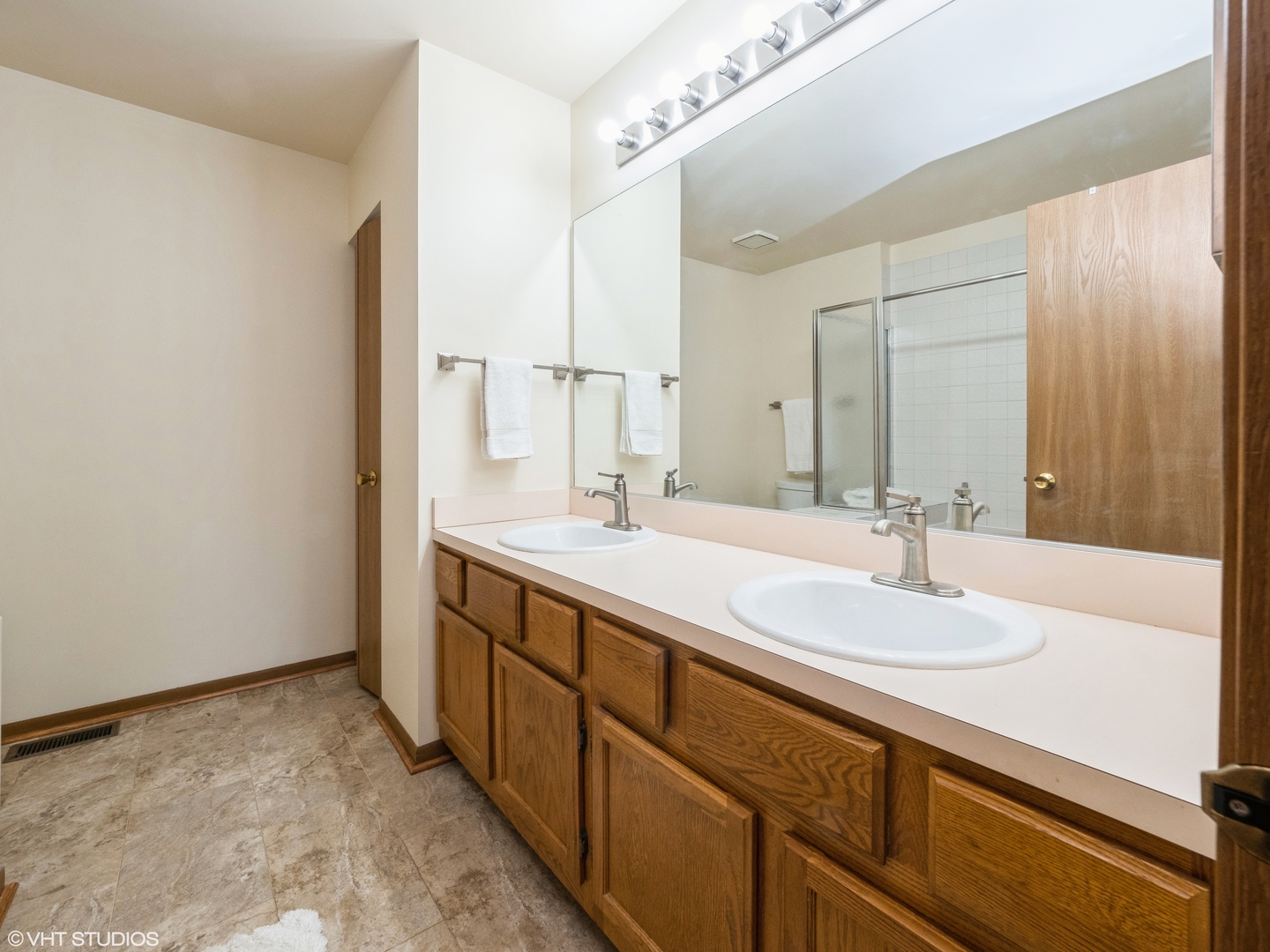1096 Ridgefield Circle Carol Stream, IL 60188 - Photo 14 of 23 Gallery Image 14