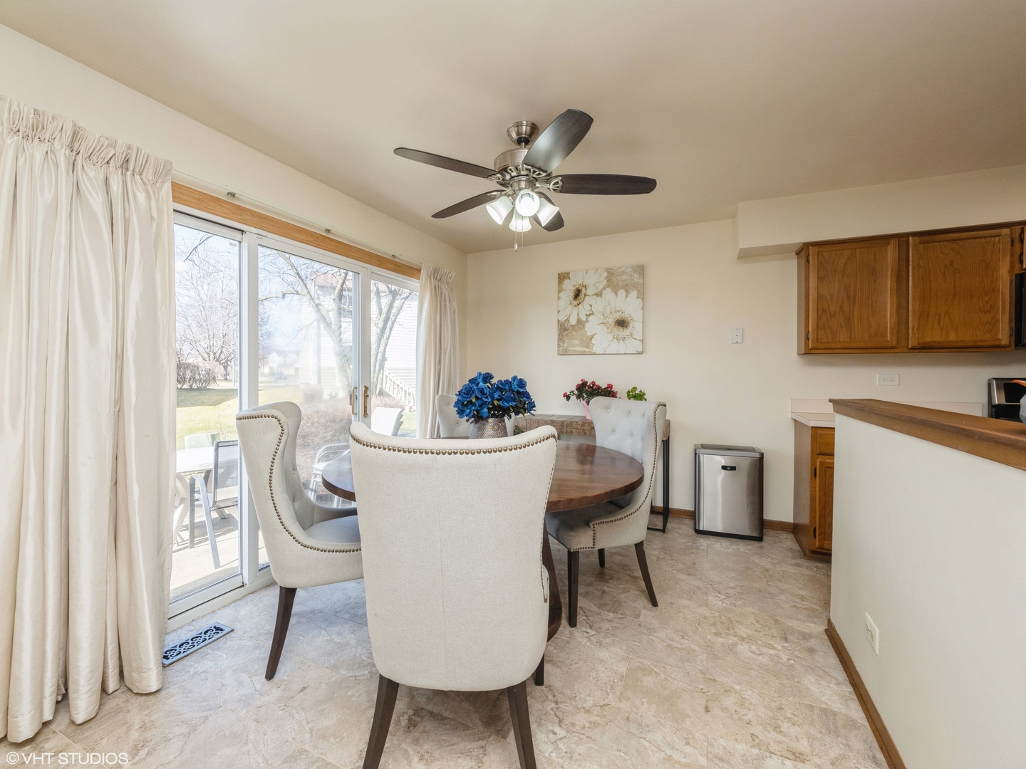 1096 Ridgefield Circle Carol Stream, IL 60188 - Photo 8 of 23 Gallery Image 8