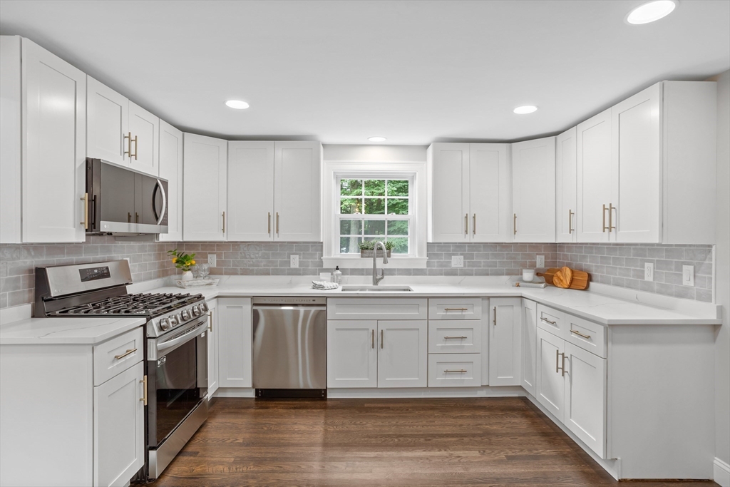 30 Cathy Road Chelmsford, MA 01824 - Photo 7 of 29 Gallery Image 7