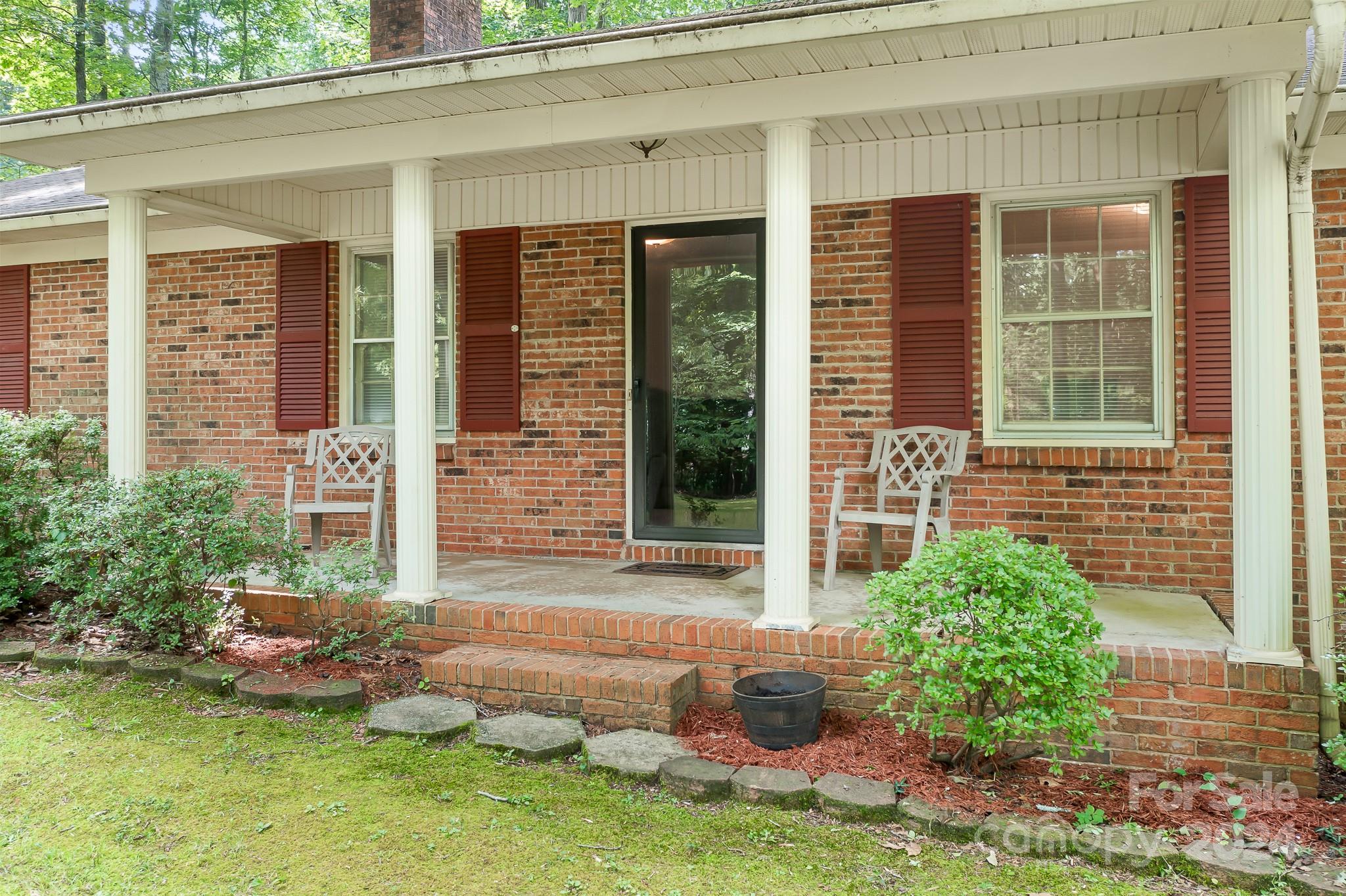 918 Blacksnake Road Stanley, NC 28164 - Photo 4 of 41 a front view of a house with garden