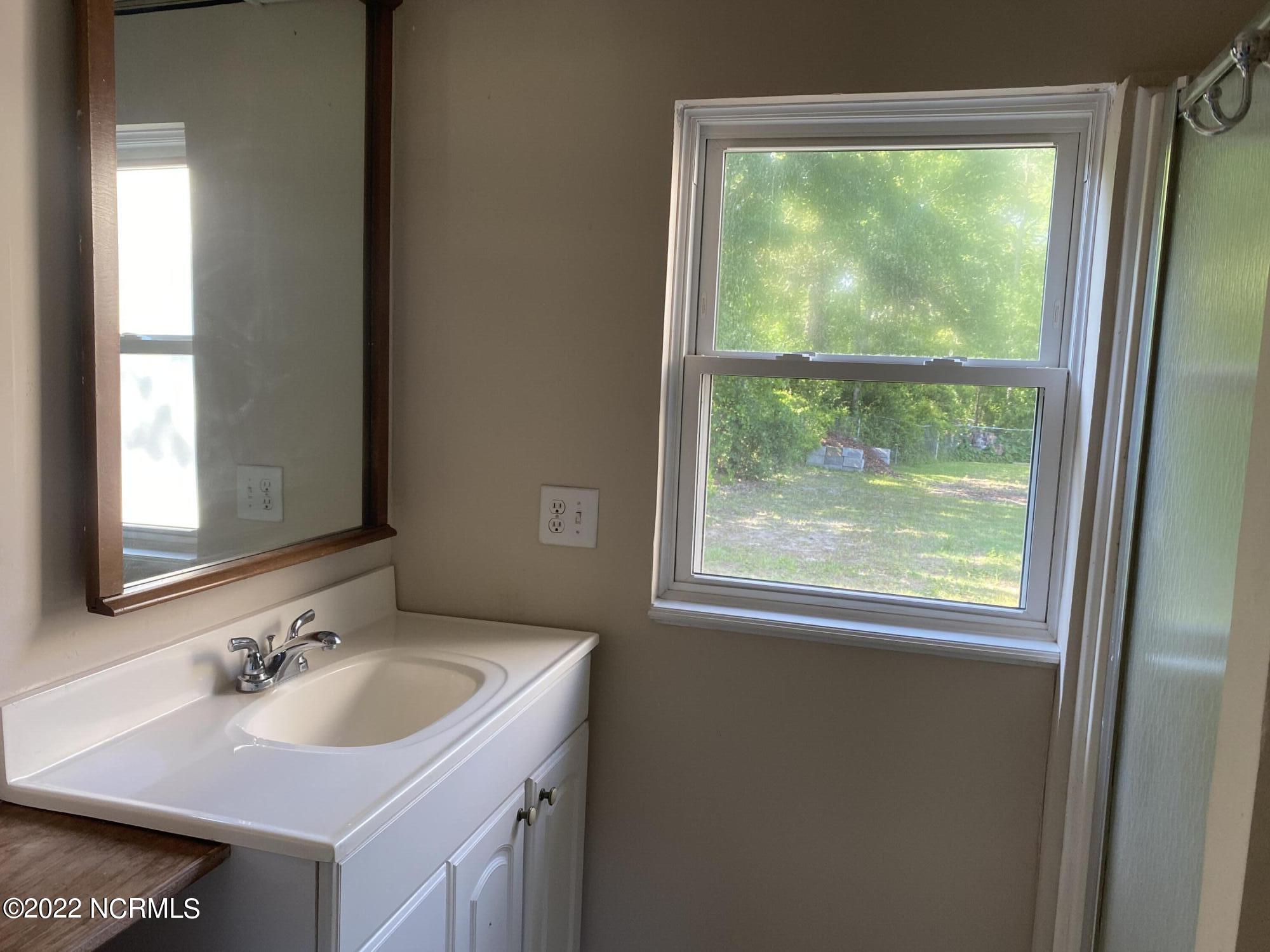 701 Carolina Inlet Acres Road Wilmington, NC 28412 - Photo 23 of 29 bathroom 2