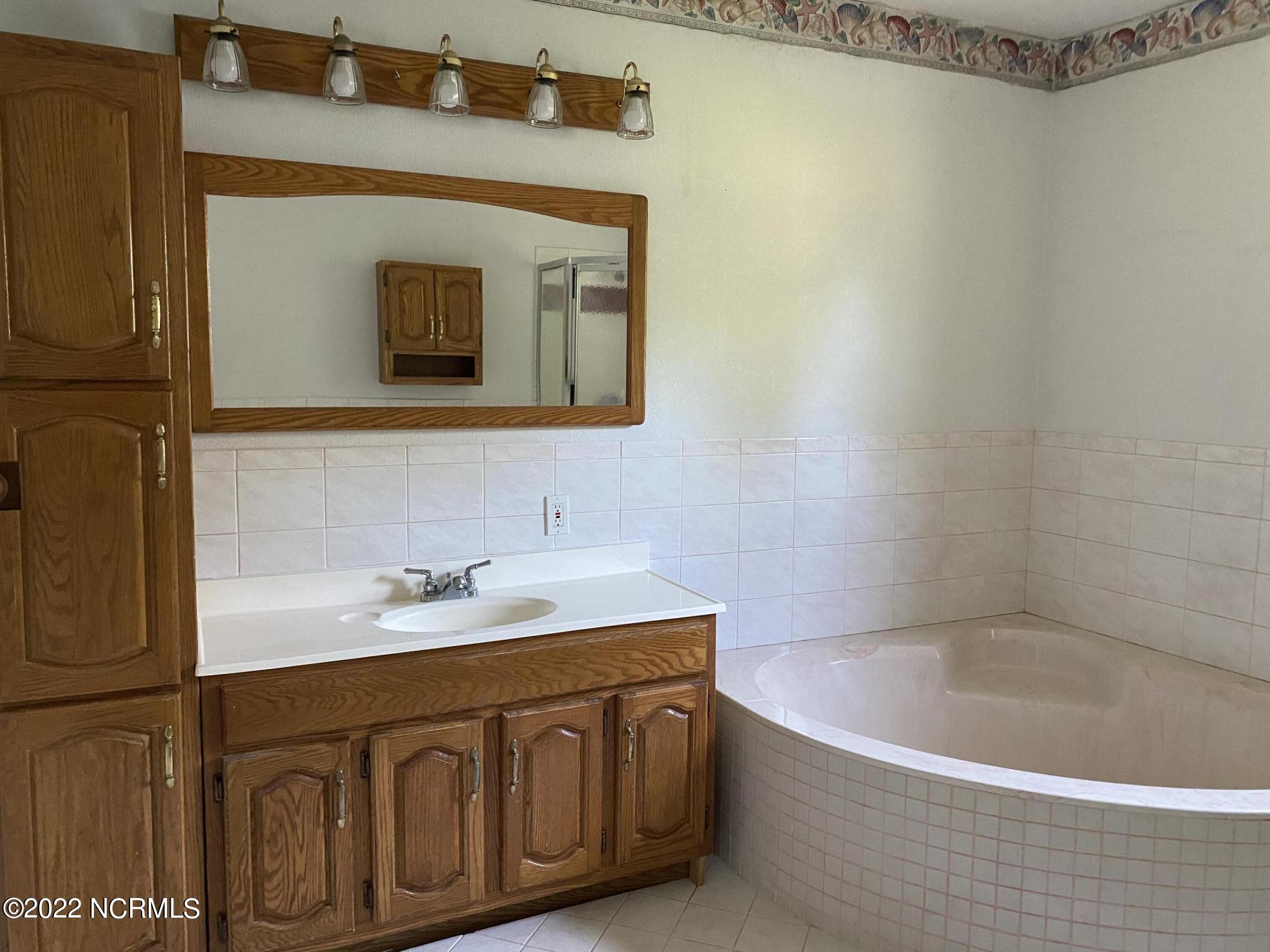 701 Carolina Inlet Acres Road Wilmington, NC 28412 - Photo 26 of 29 master bath