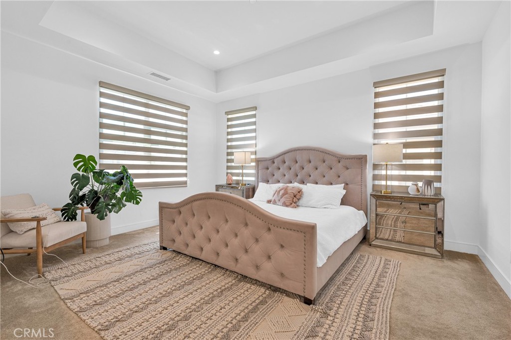 115 Halworth Irvine, CA 92618 - Photo 14 of 33 a bedroom with a large bed and a potted plant