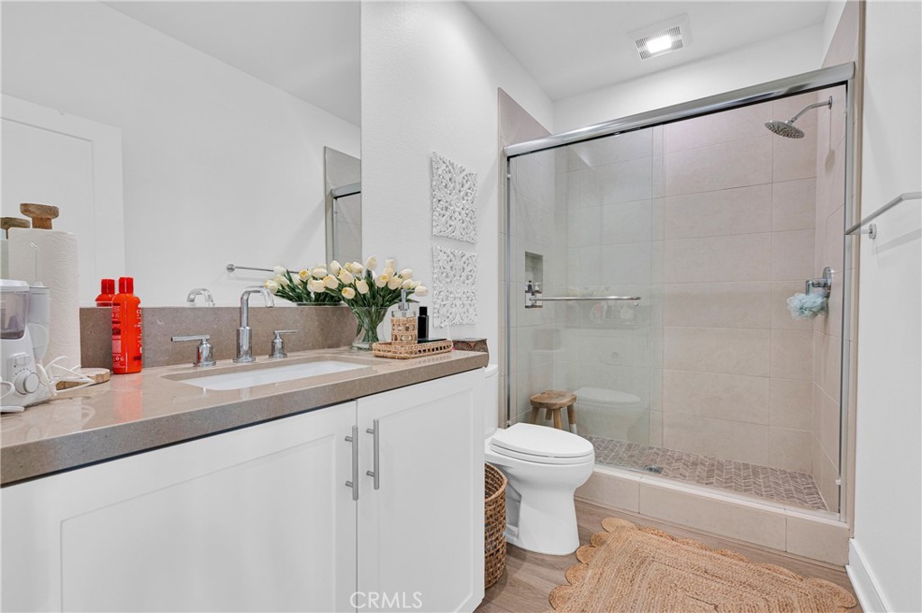 115 Halworth Irvine, CA 92618 - Photo 30 of 33 a bathroom with a sink and a mirror