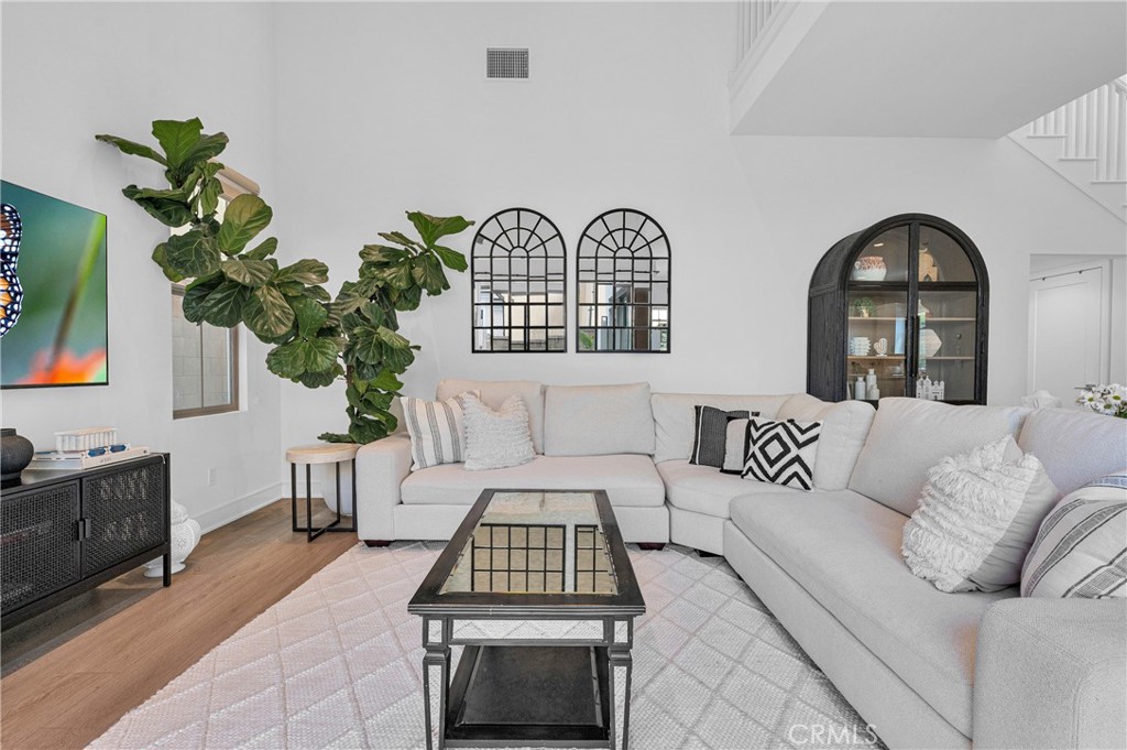 115 Halworth Irvine, CA 92618 - Photo 7 of 33 a bedroom with furniture and a potted plant
