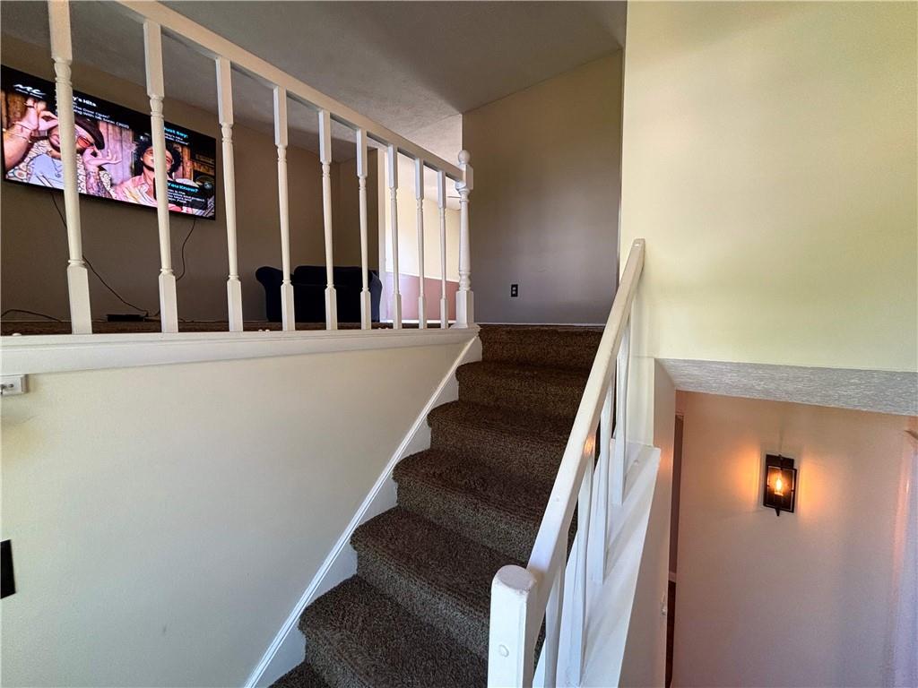416 Meeting House Road Bridgeville, PA 15017 - Photo 2 of 23