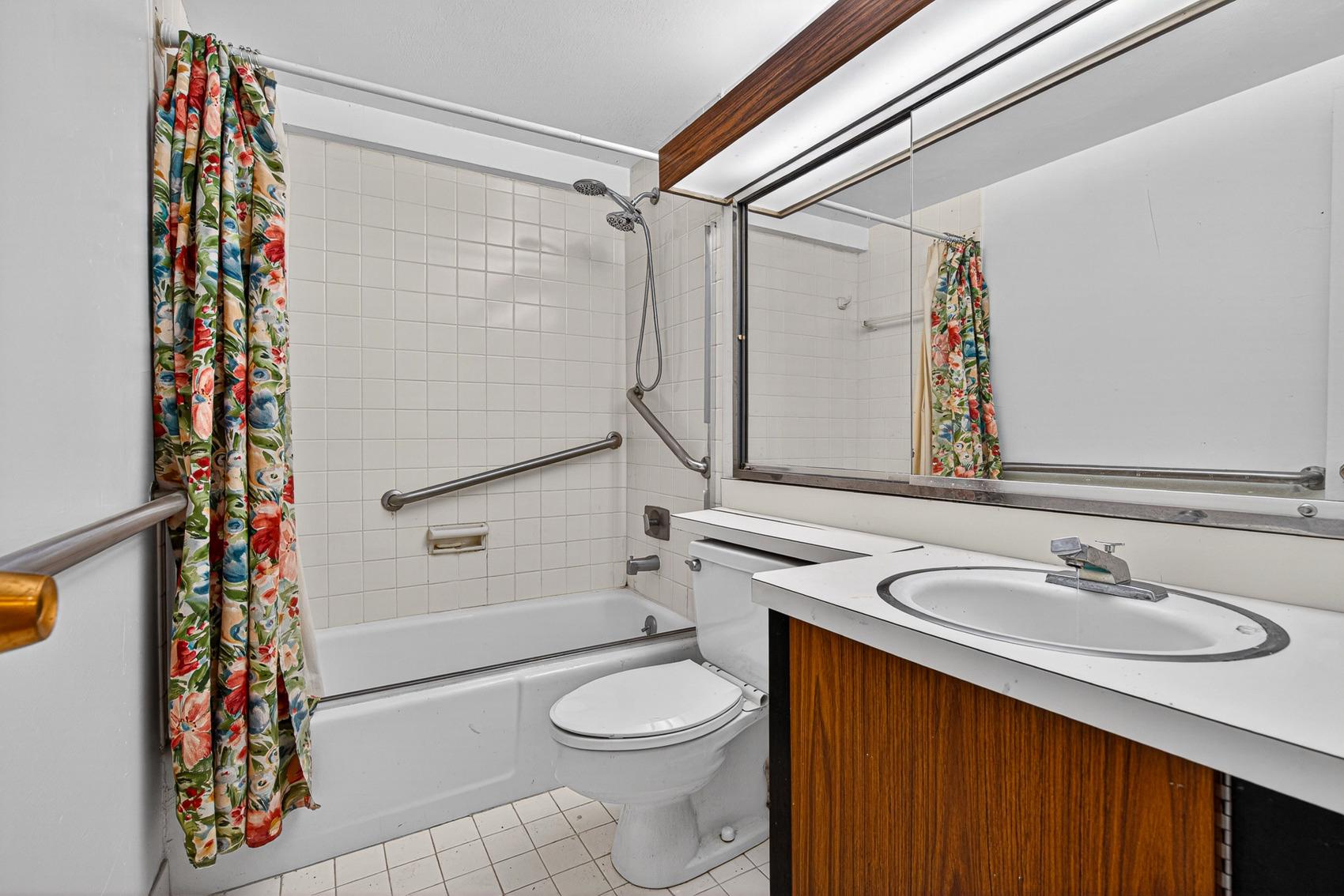 3601 Clarks Lane, Unit 418 Baltimore, MD 21215 - Photo 13 of 28 a bathroom with a sink toilet and shower
