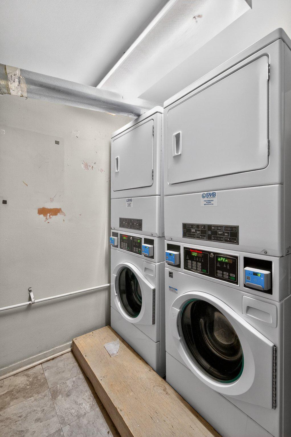 3601 Clarks Lane, Unit 418 Baltimore, MD 21215 - Photo 23 of 28 a utility room with dryer and washer