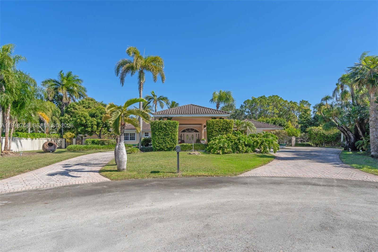 8535 Southwest 113th Terrace Miami, FL 33156 - Photo 2 of 33