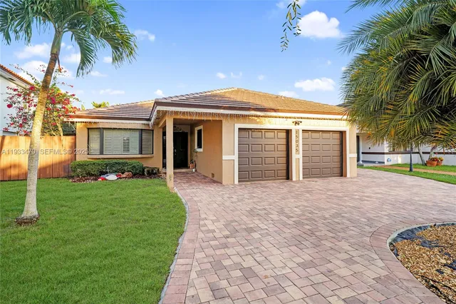 $700,000 | 15035 Northwest 88th Court, Miami Lakes, FL 33018