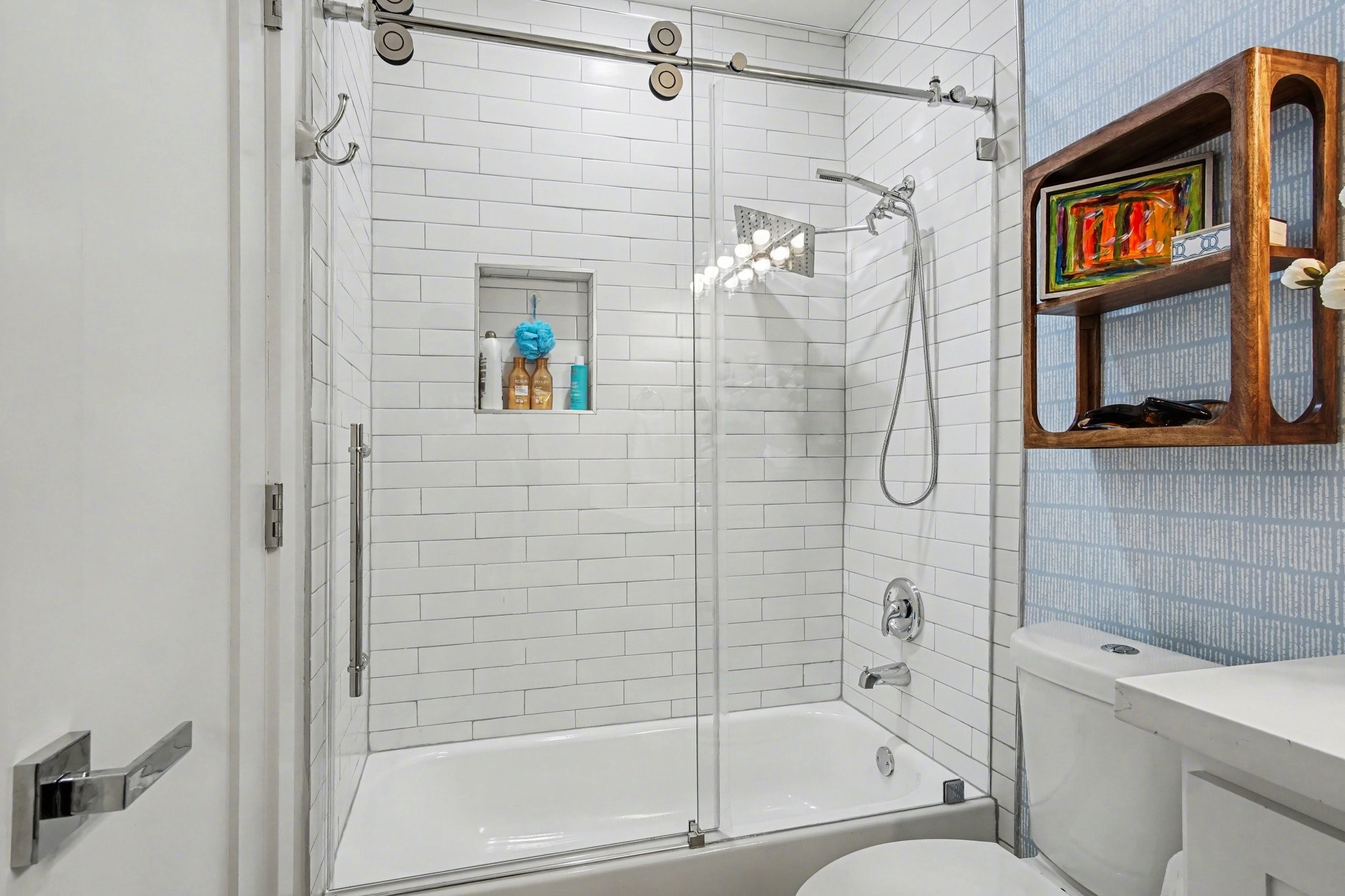 2012 Sheldon Street Houston, TX 77008 - Photo 14 of 28 Bathroom 2