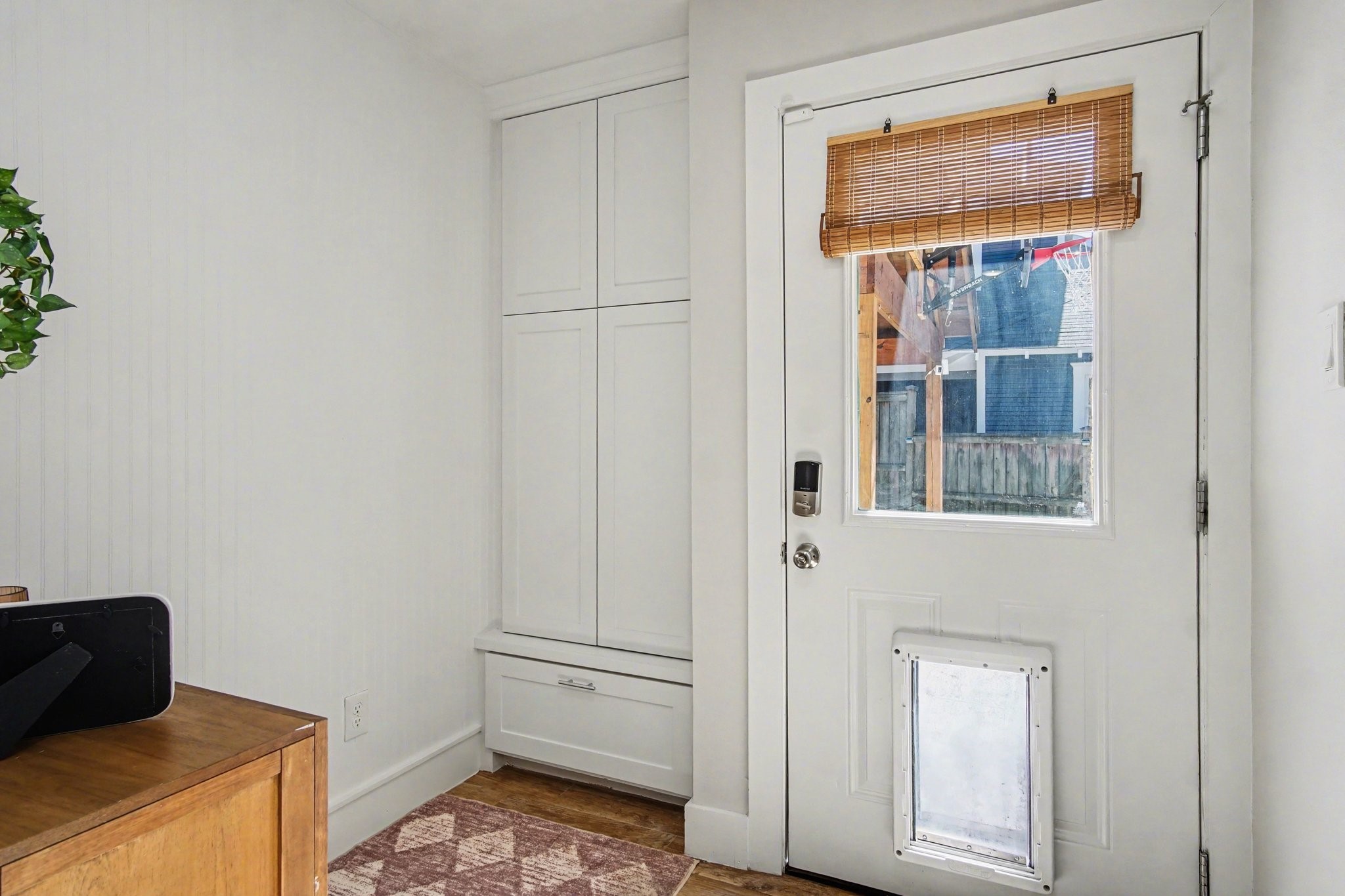 2012 Sheldon Street Houston, TX 77008 - Photo 16 of 28 Built in Lockers