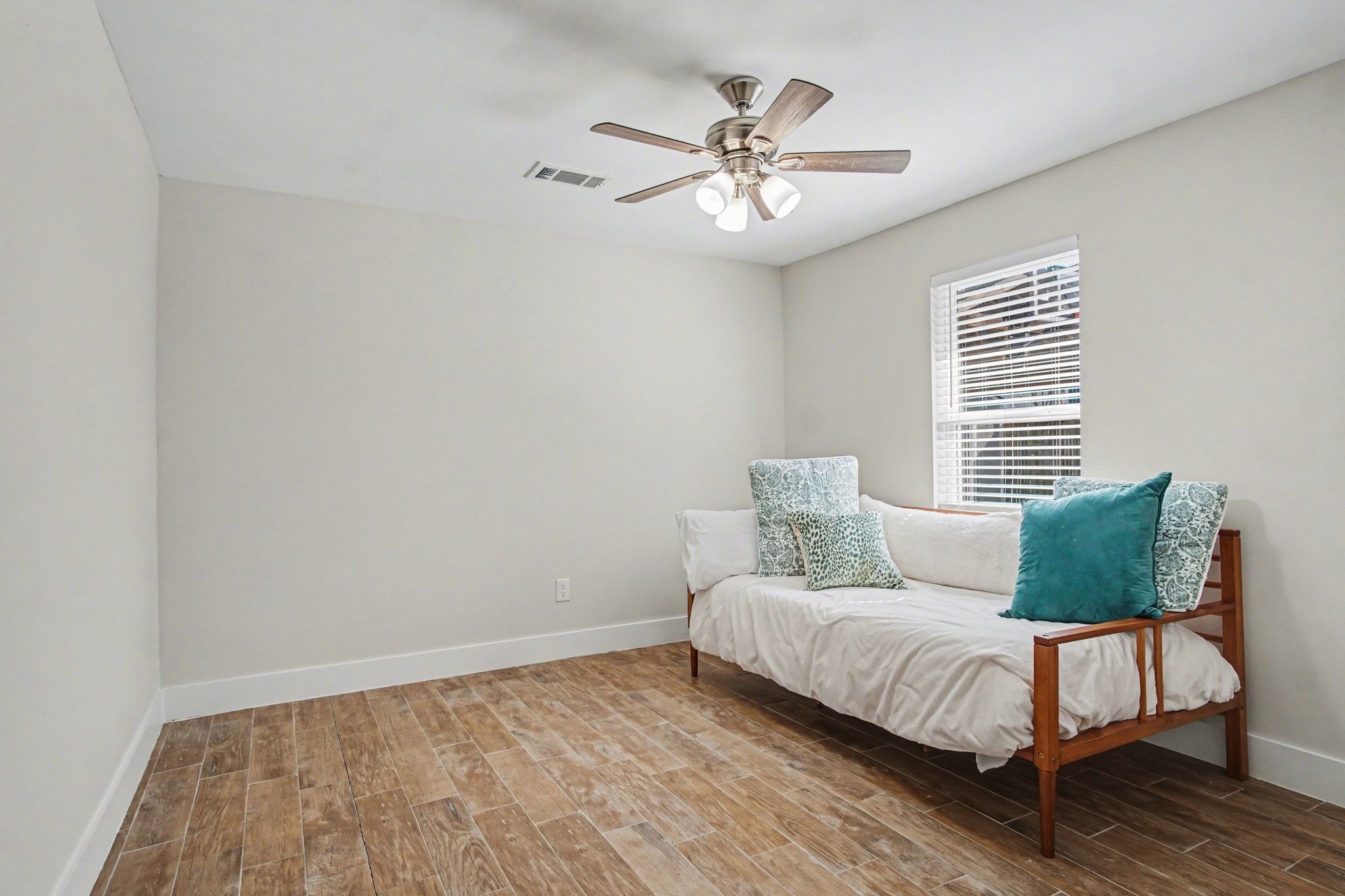 2012 Sheldon Street Houston, TX 77008 - Photo 20 of 28 Bedroom 2