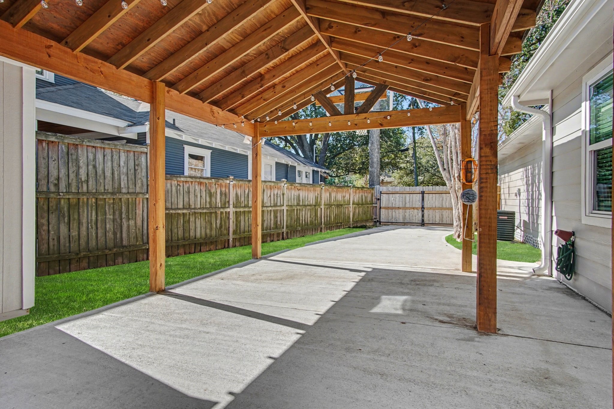 2012 Sheldon Street Houston, TX 77008 - Photo 23 of 28