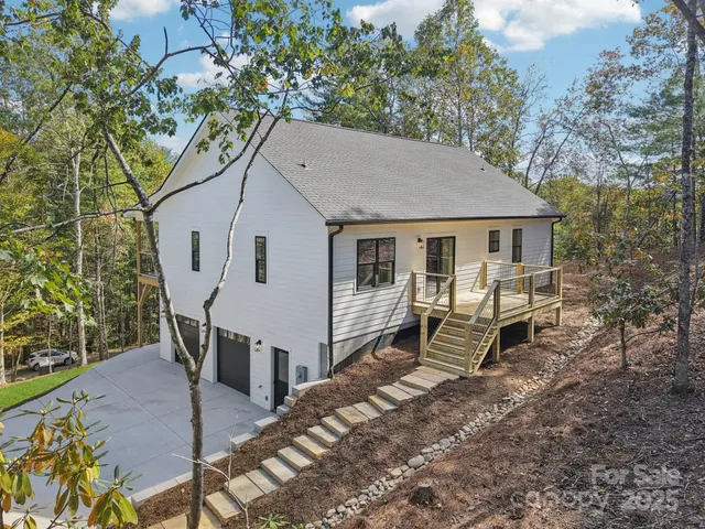 a house view with a outdoor space